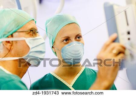 Stock Image - Surgeons, Surgery, Operating room, Onkologikoa Hospital, Oncology Institute, Case Center for prevention, diagnosis and treatment of cancer, Donostia, San Sebastian, Gipuzkoa, Basque Country, Spain. Fotosearch
