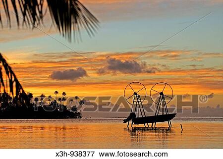 systeme de poulie pour hisser les bateaux au sec, ile de Raiatea, iles de la Societe, archipel de la Polynesie francaise, ocean pacifique sud View Large Photo Image Stock Photo - systeme de poulie pour hisser les bateaux au sec, ile de Raiatea, iles de la Societe, archipel de la Polynesie francaise, ocean pacifique sud. Fotosearch