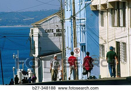 Templeman street in Cerro Concepci? n. Valpara? so bay at the rear. Chile. View Large Photo Image Stock Photo - Templeman street in Cerro Concepci? n. Valpara? so bay at the rear. Chile.. Fotosearch