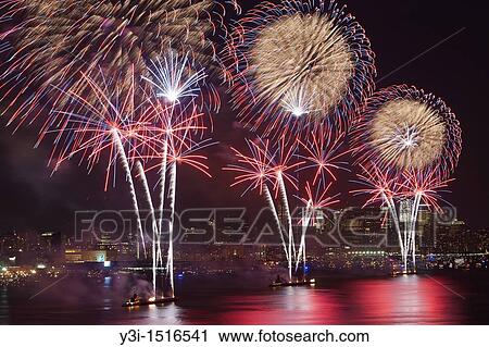 Stock Image - The annual Macy's Fourth of July fireworks extravaganza lights the sky over the Hudson river on Monday, July 4, 2011 as seen from Weehawken, New Jersey on the west side of the river looking south toward lower Manhattan.. Fotosearch