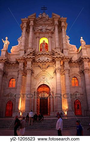 Stock Image - The Baroque Duomo cathedral, Syracuse Siracusa, Sicily. Fotosearch