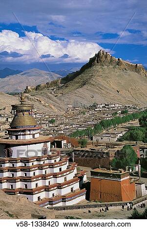 Stock Image - THE KUMBUM AND FORTRESS, GYANTSE, TIBET.. Fotosearch