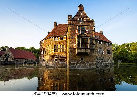The moated castle of Vischering, Luedinghausen, North Rhine-Westphalia, Germany, Europe View Large Photo Image Stock Image - The moated castle of Vischering, Luedinghausen, North Rhine-Westphalia, Germany, Europe. Fotosearch