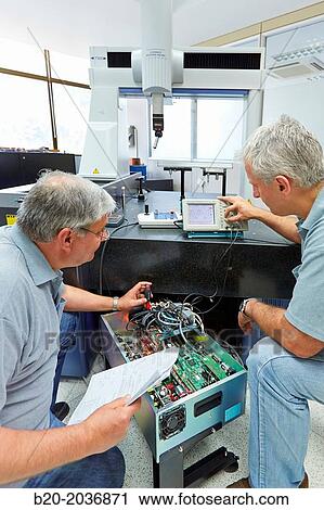 Stock Image - The SAT team calibrating three-dimensional machine. Calibration of CMM. Coordinate Measuring Machine. Innovative Metrology applied. Sariki Metrology. Elgoibar. Gipuzkoa. Basque Country. Spain.. Fotosearch