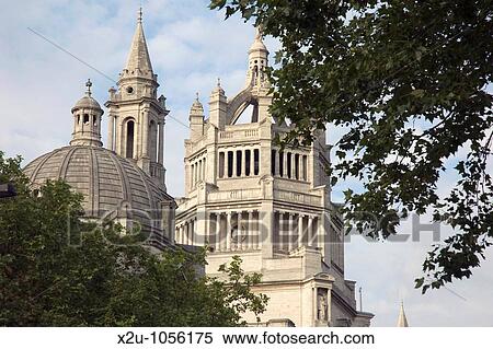 The Victoria and Albert Museum V&A of decorative arts in Cromwell Road, South Kensington, London, England View Large Photo Image Stock Photography - The Victoria and Albert Museum V&A of decorative arts in Cromwell Road, South Kensington, London, England. Fotosearch