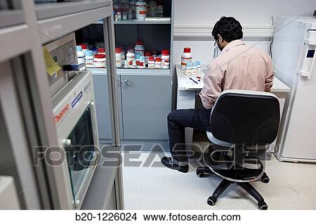 Picture - Thermal conditioning of samples, Polymer Laboratory. Fotosearch