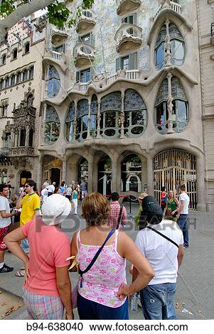 Tourists in front of Casa Batll? art nouveau house by Gaud?, Barcelona. Catalonia, Spain View Large Photo Image Stock Image - Tourists in front of Casa Batll? art nouveau house by Gaud?, Barcelona. Catalonia, Spain. Fotosearch