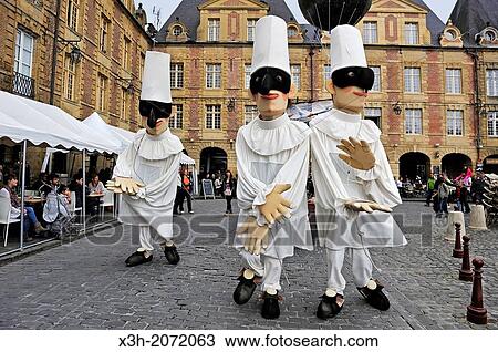 Tozzabancone et Fittifitti, live giant puppets show by the Degli Sbuffi compagny, from an idea by Aldo de Martino et Violetta Ercolano View Large Photo Image Stock Image - Tozzabancone et Fittifitti, live giant puppets show by the Degli Sbuffi compagny, from an idea by Aldo de Martino et Violetta Ercolano. Fotosearch