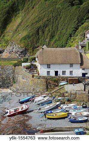 traditional thatched fishermans cottage in the village of Cadgwith, Cornwall, UK View Large Photo Image Stock Image - traditional thatched fishermans cottage in the village of Cadgwith, Cornwall, UK. Fotosearch