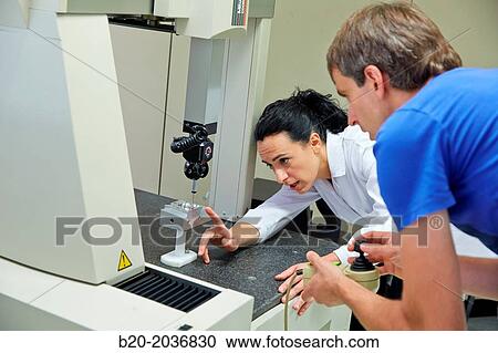 Stock Image - Training room. Student learning measured in three-dimensional machine. Coordinate Measuring Machine. Innovative Metrology applied. Sariki Metrology. Elgoibar. Gipuzkoa. Basque Country. Spain.. Fotosearch