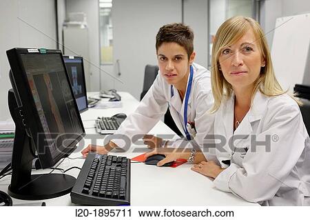 Stock Image - Treatment craniospinal and ORL with IMRT Intensity Modulated Radiation Therapy, Medical physics, radiation treatment application, imaging, Onkologikoa Hospital, Oncology Institute. Fotosearch