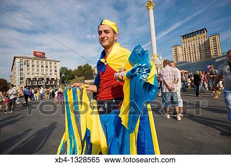 Stock Photography - Ukraine, Kiev, Maidan Nezalezhnosti, celebration of the Ucrainian indipendence.. Fotosearch