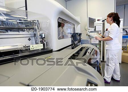 UniCel DxC 600i Synchron Access Clinical Systems, designed for the laboratory with moderate-volume testing, combines chemistry and immunoassay testing in a single platform View Large Photo Image Picture - UniCel DxC 600i Synchron Access Clinical Systems, designed for the laboratory with moderate-volume testing, combines chemistry and immunoassay testing in a single platform. Fotosearch