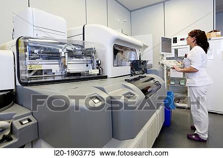 UniCel DxC 600i Synchron Access Clinical Systems, designed for the laboratory with moderate-volume testing, combines chemistry and immunoassay testing in a single platform View Large Photo Image Stock Photography - UniCel DxC 600i Synchron Access Clinical Systems, designed for the laboratory with moderate-volume testing, combines chemistry and immunoassay testing in a single platform. Fotosearch