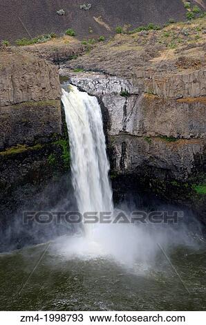 Stock Image - USA, WASHINGTON STATE, PALOUSE FALLS STATE PARK, VIEW OF PALOUSE FALLS.. Fotosearch