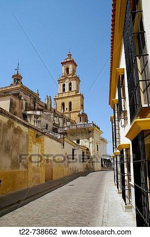 Stock Image - Utrera (Sevilla). Espaa. Parroquia de Santa Mar? a de la Mesa en el casco antiguo del pueblo de Utrera.. Fotosearch