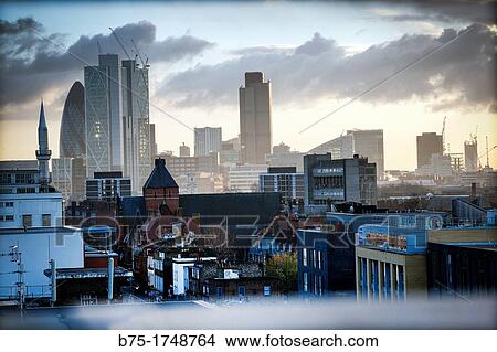 Vista de la City al atardecer desde East London, Londres, England, UK, View of the City from East London, London, England, UK View Large Photo Image Picture - Vista de la City al atardecer desde East London, Londres, England, UK, View of the City from East London, London, England, UK. Fotosearch