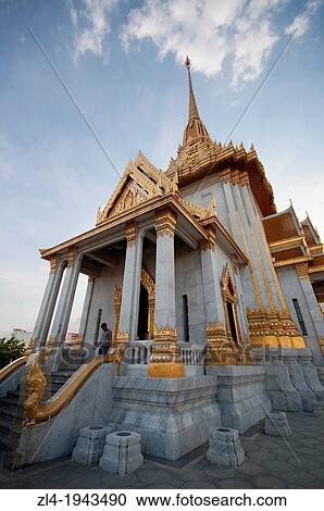 Stock Image - Wat Traimit temple in Bangkok. Thailand, Bangkok, Wat Traimit.. Fotosearch