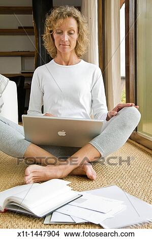 Picture - Woman.. Fotosearch
