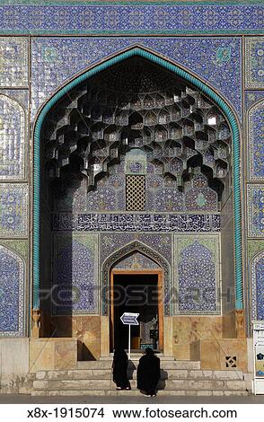 Women at Masjed-e Sheikh Lotfollah Mosque, Esfahan, Iran View Large Photo Image Picture - Women at Masjed-e Sheikh Lotfollah Mosque, Esfahan, Iran. Fotosearch