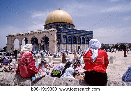 Stock Image - Women pray on the temple mount during Ramadan holiday.. Fotosearch