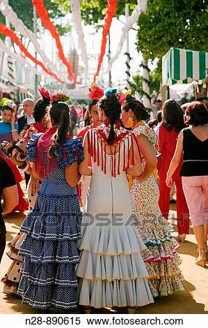 spain dress style