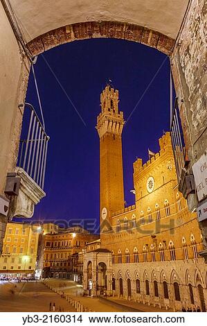 Picture - The Palazzo Pubblico and The Piazza del Campo, Siena, Tuscany, Italy.. Fotosearch