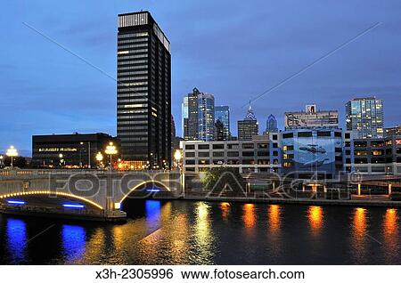 Stock Photograph - Market Street Bridge across Schuilkill River, Philadelphia, Commonwealth of Pennsylvania, Northeastern United States,.. Fotosearch