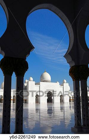 Stock Photo - Sheikh Zayed Grand Mosque, Abu Dhabi, United Arab Emirates.. Fotosearch