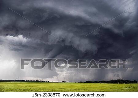 Stock Image - Tornado forms under long-lived supercell in northern Kansas, May 24, 2004. This supercell produced upwards of 15 tornadoes in just a few hours. It frequently had more than one tornado on the ground at the same time.. Fotosearch