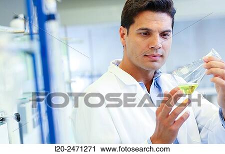 Stock Image - Researcher. Disaggregation and sample preparation arid steel, for further analysis determination of oxides, Laboratory, Research on building materials, Tecnalia Research & Innovation, Zamudio, Bizkaia, Basque Country, Spain. Fotosearch