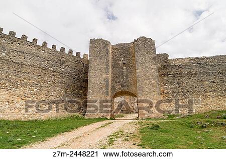 Puerta de Alfonso VIII o de Trascastillo en las Murallas, Fuentidueña. Conjunto histórico. Segovia province. Castile-Leon. Spain. View Large Photo Image Stock Image - Puerta de Alfonso VIII o de Trascastillo en las Murallas, Fuentidueña. Conjunto histórico. Segovia province. Castile-Leon. Spain.. Fotosearch