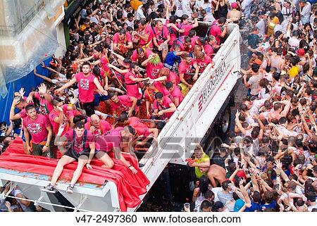 150 tons of tomatoes serve as ammunition for traditional Tomatina, a battle which attracted this year more than 22, 000 people of 96 different nationalities to launch a record number tomatoes. Buñol, Valencia province, Spain. View Large Photo Image Stock Image - 150 tons of tomatoes serve as ammunition for traditional Tomatina, a battle which attracted this year more than 22, 000 people of 96 different nationalities to launch a record number tomatoes. Buñol, Valencia province, Spain.. Fotosearch