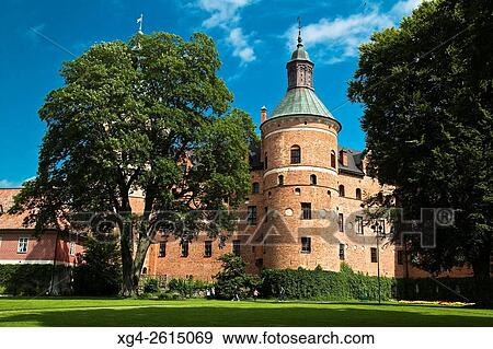 Stock Photo - Castillo de Gripsholm en Mariefred, ciudad sueca del municipio de Strangnas a orillas del lago Malaren?. Provincia de Sodermanland?. Suecia?. Europa.. Fotosearch