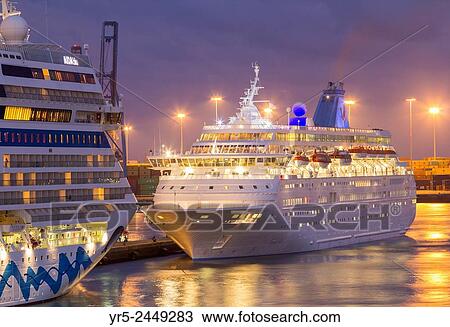 Stock Image - Cruise ships Aida Blue (left) and Thomson Majesty (right) in Las Palmas port, Gran Canaria, Canary Islands, Spain.. Fotosearch