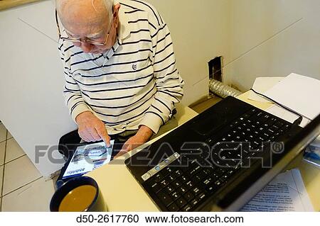 Stock Image - SARASOTA, FLORIDA Retirees trying to figure out Facebook on iPad.. Fotosearch