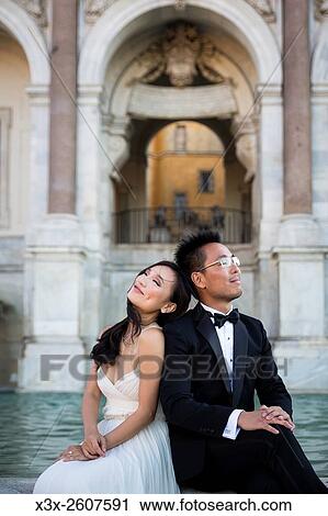 Wedding Couple at Fontana del Gianicolo. Rome. Italy. View Large Photo Image Stock Image - Wedding Couple at Fontana del Gianicolo. Rome. Italy.. Fotosearch