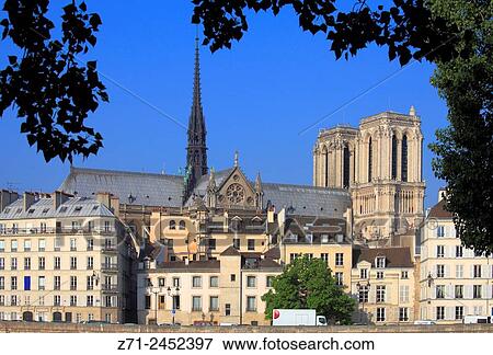 Stock Photo - France, Paris, Ile de la Cit, Notre Dame cathedral.. Fotosearch