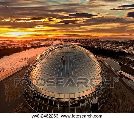 Stock Image - Top view of The Pearl (Perlan) shot using a drone, Reykjavik, Iceland. The Pearl (Perlan) is built on the top of huge tanks in which natural hot water is stored for heating Reykjavik. Restaurants, meeting halls and a museum are housed in the dome.. Fotosearch