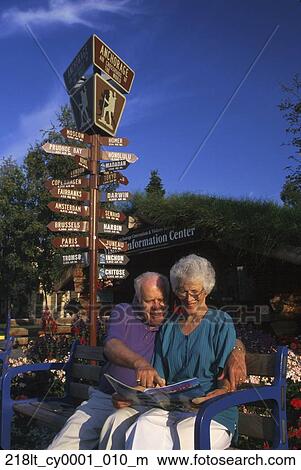 Alten paaren, auf, bank, ankerplatz, besucher, zentrieren, ak