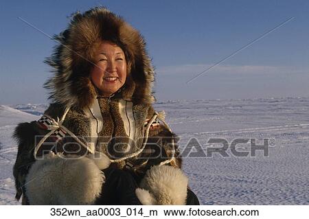 Inupiat Eskimo Kadin Icinde Kurk Parka Nome Ak Kis Resim 352wn Aa0003 014 M Fotosearch