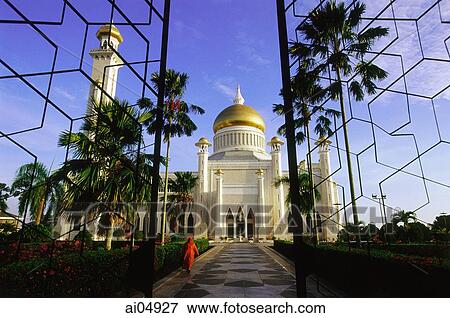 Stock Photo - Brunei, Bandar Seri Begawan, Omar Ali Saifuddien Mosque.. Fotosearch