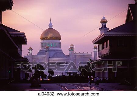 Stock Image - Brunei, Omar Ali Saifuddien mosque, seen through town.. Fotosearch