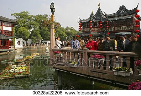 Stock Photograph - Zigzag bridge at Yu Yuan, Shanghai. Fotosearch