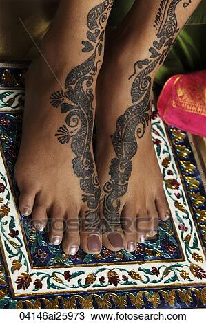 woman's feet painted with henna View Large Photo Image Stock Image - woman's feet painted with henna. Fotosearch