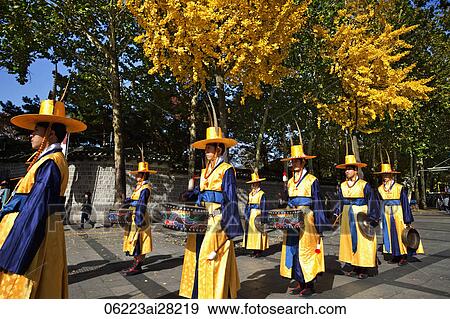 Deoksugung Palace, Ceremonial Guards in Traditional Uniform. Korea View Large Photo Image Stock Photo - Deoksugung Palace, Ceremonial Guards in Traditional Uniform. Korea. Fotosearch