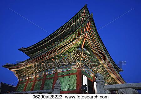 Gyeongbokgung Palace, Geunjeongjeon Throne Hall at night, Korea View Large Photo Image Stock Image - Gyeongbokgung Palace, Geunjeongjeon Throne Hall at night, Korea. Fotosearch