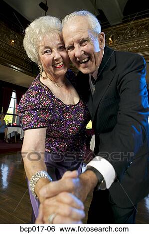 Colección de fotografía - un, pareja, en, el, baile, floor.. Fotosearch