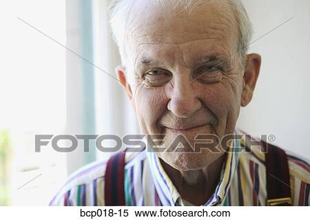 Arquivos de Fotografia - retrato, de, um, homem sênior, desgastar, suspenders.. Fotosearch