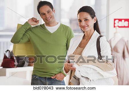 Stock Image - Hispanic couple shopping. Fotosearch